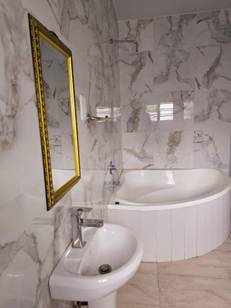 Blue Agave F2 Apartment Lusaka Ngoại thất bức ảnh