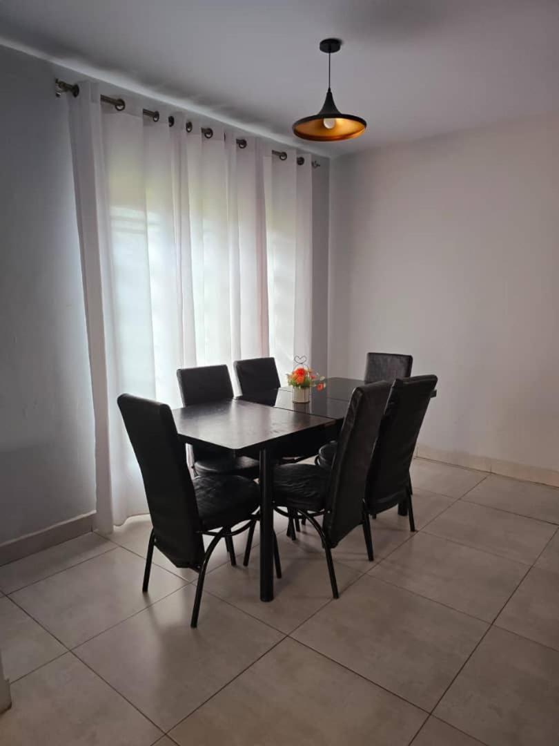 Blue Agave F2 Apartment Lusaka Ngoại thất bức ảnh